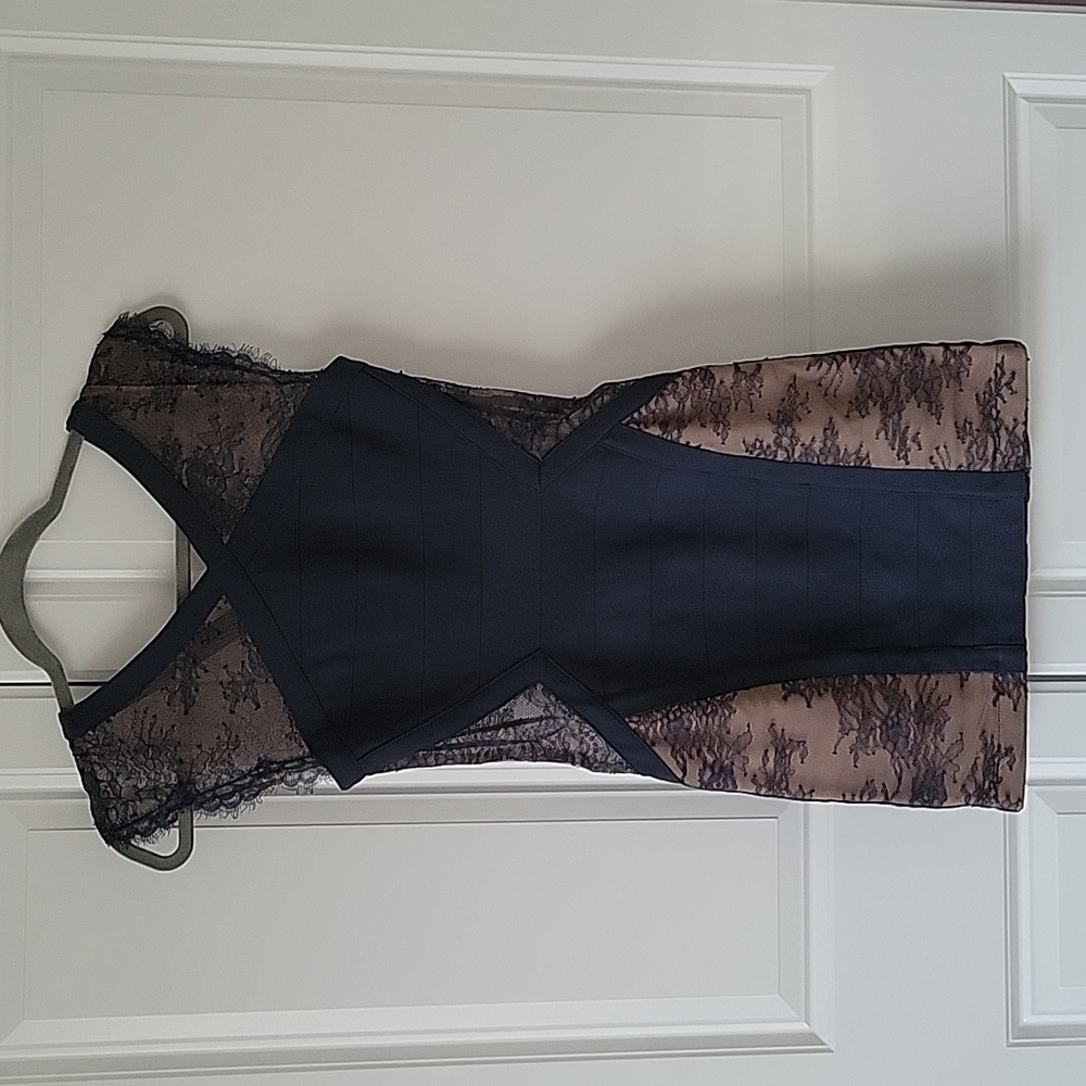 BCBG MAXAZRIA lace bandage dress size 0 in navy color